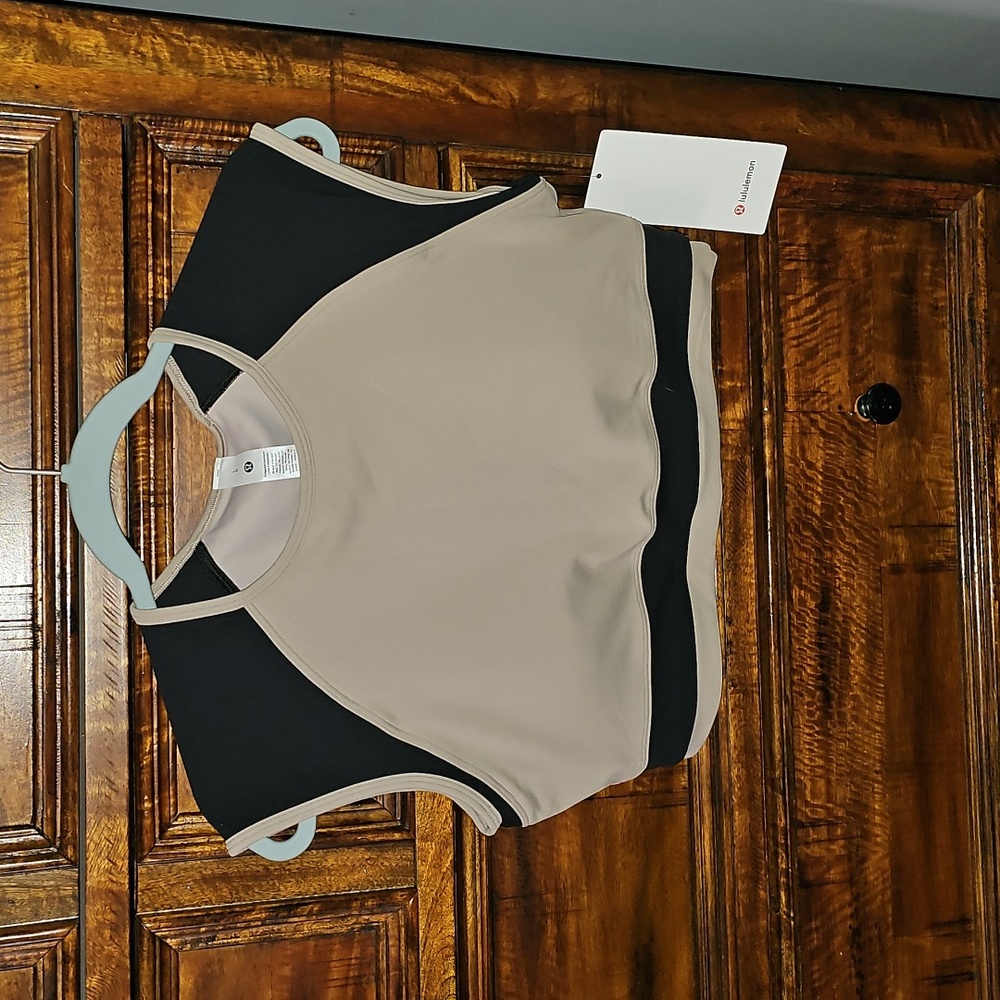 Lululemon Colourblock Crop Short Sleeve SOTM. Large, SHOK/BLK!!